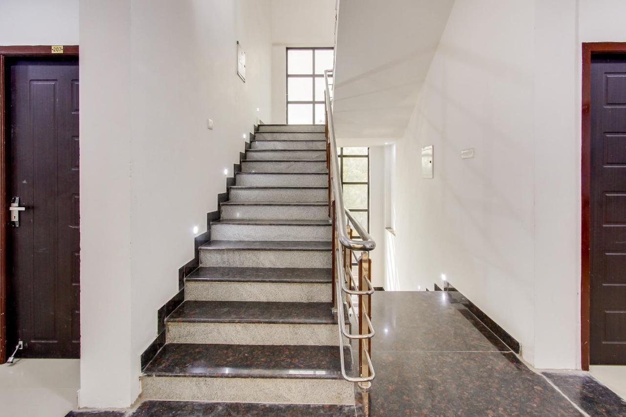 Oyo 69625 Mayuraa Residency Hotel Kumbakonam Kültér fotó